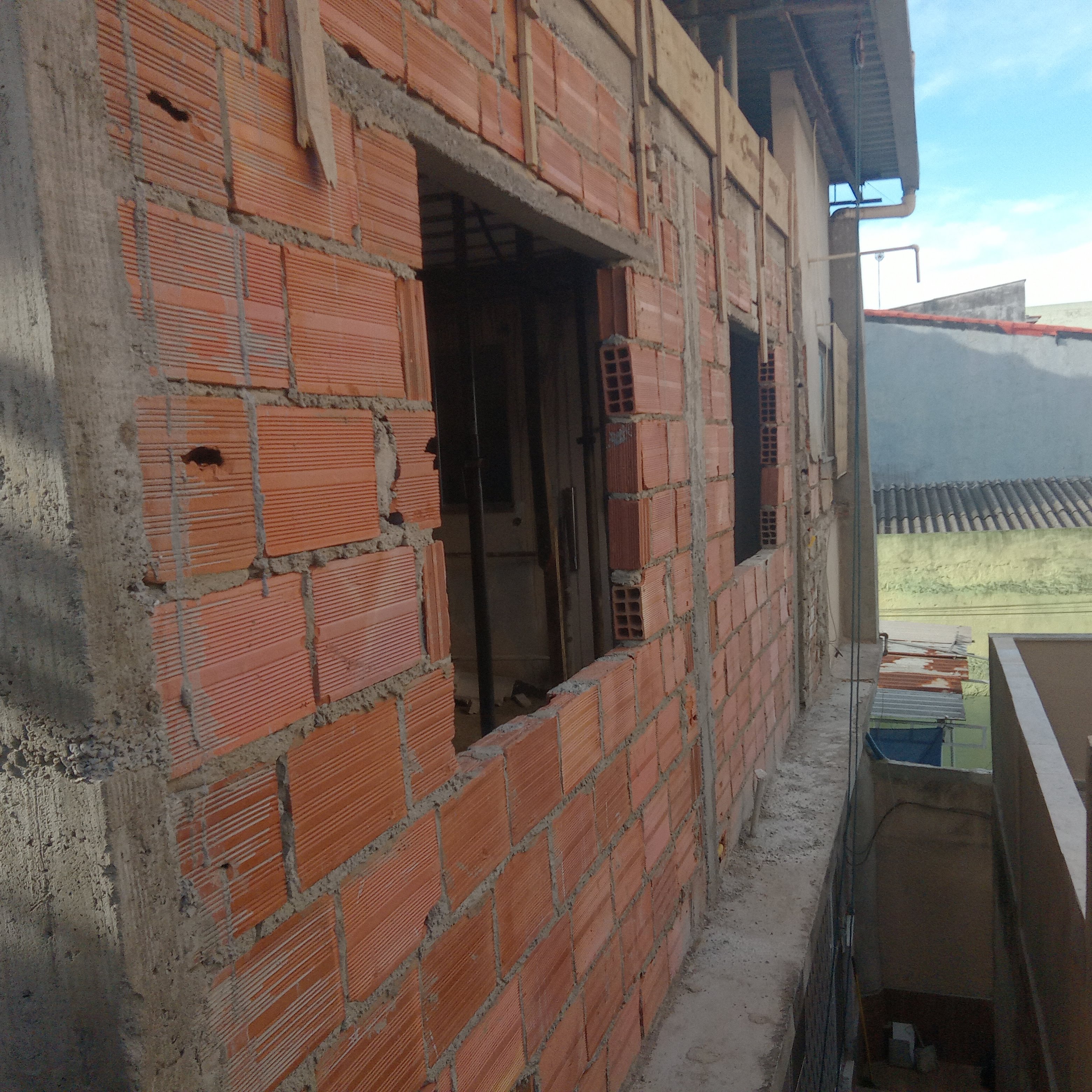 uma reforma sendo feita em Colegio/RJ