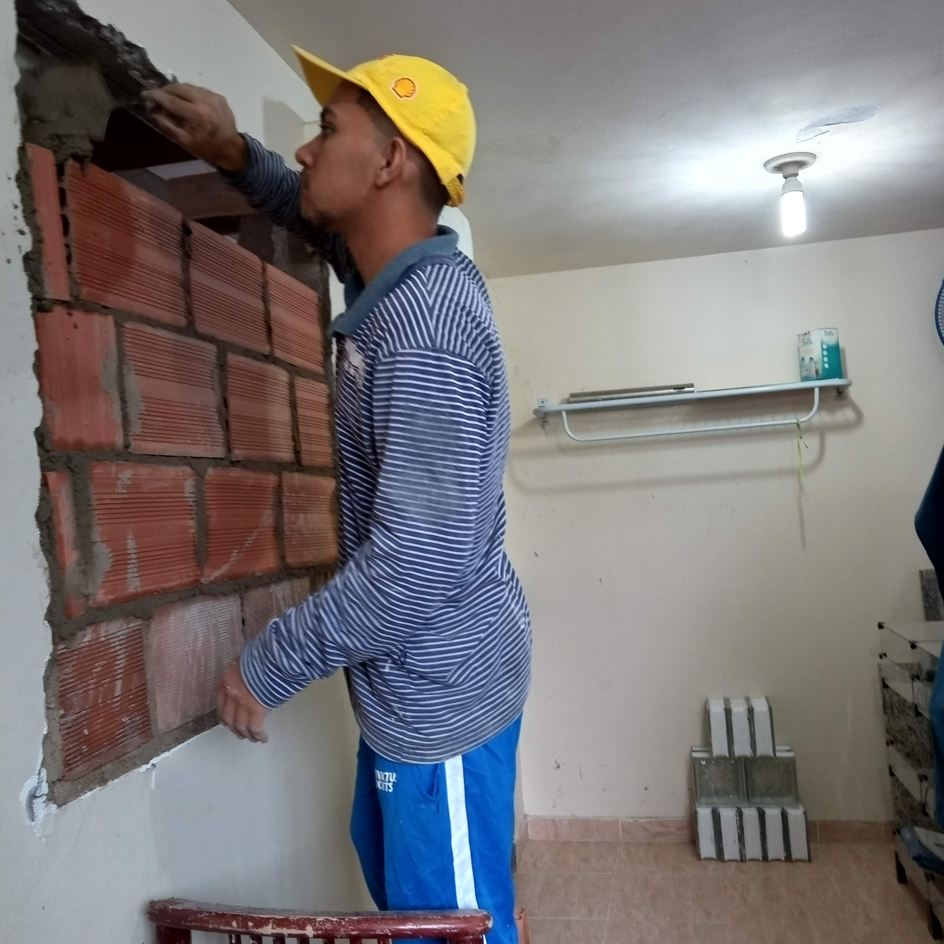 Assentamento de tijolo em Colegio/RJ